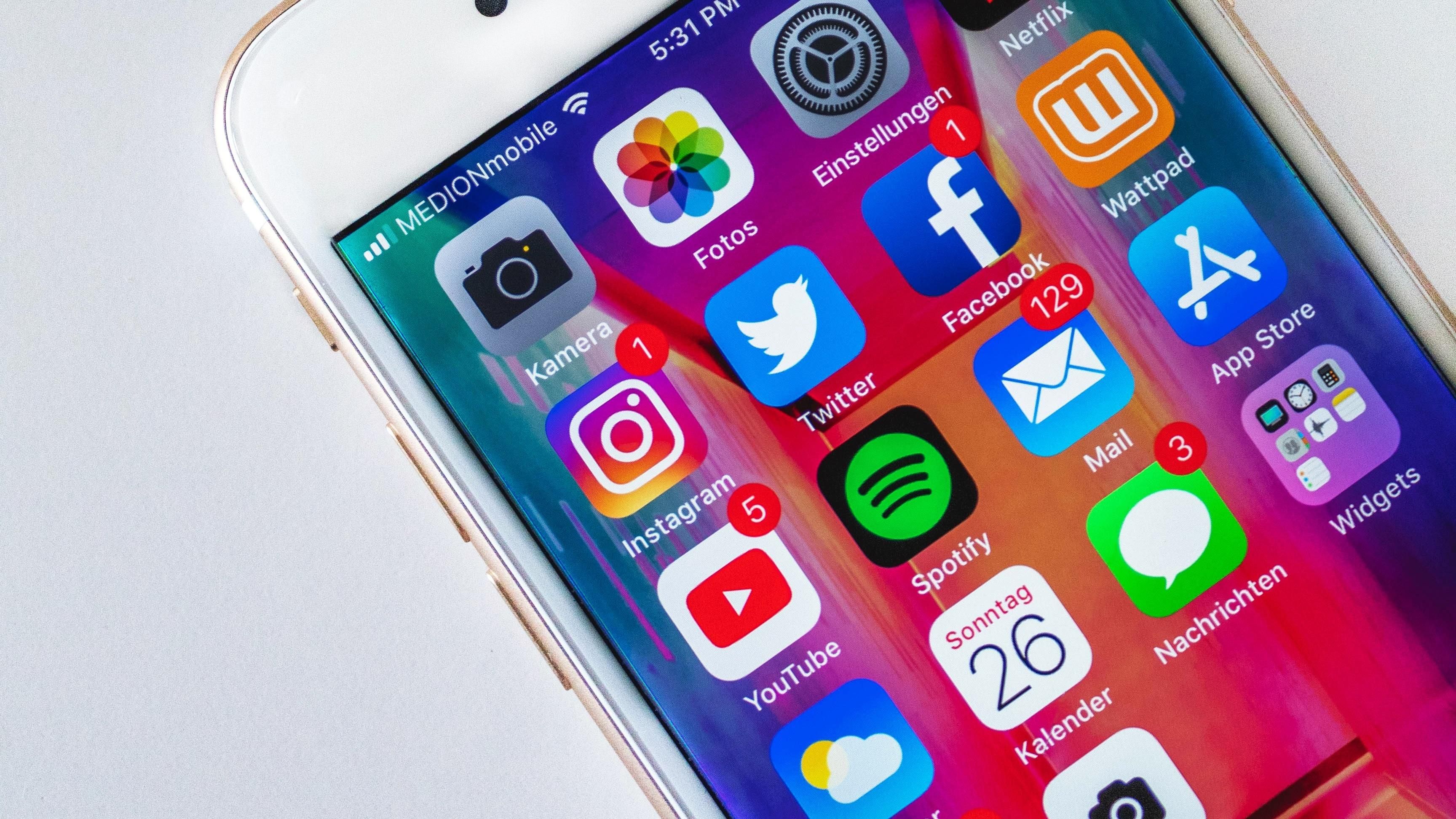 Роскомнадзор завів справу проти Facebook та Twitter: що сталося Роскомнадзор завів справу проти Facebook та Twitter: що сталося