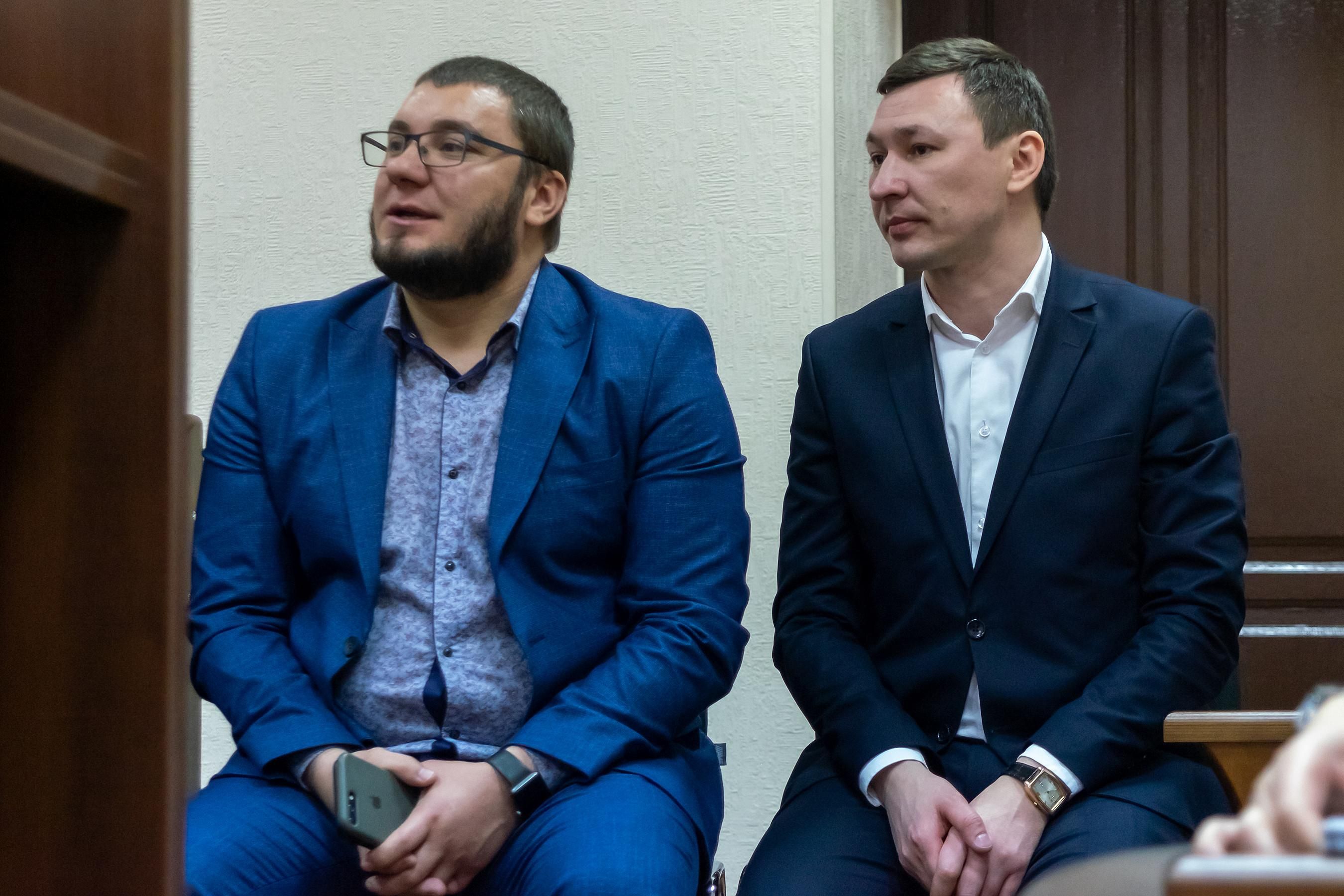 Підозрюваний Анатолій Коломієць (ліворуч) і його адвокат Сергій Лисенко