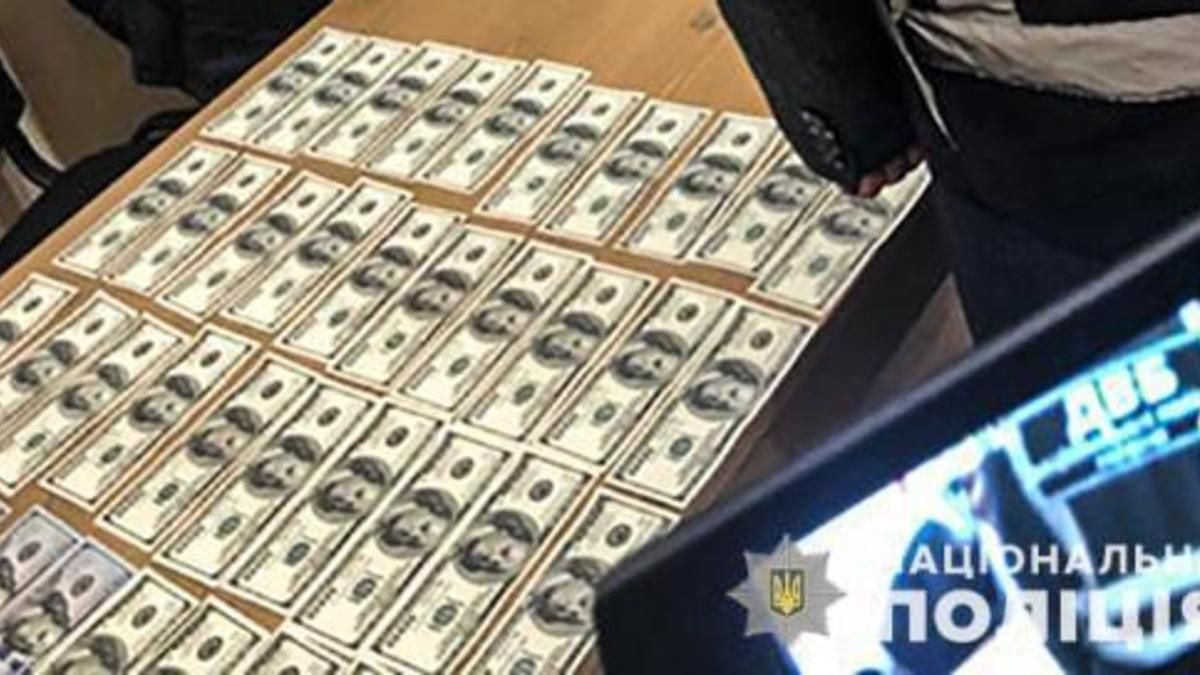 У Дніпрі жінка пропонувала хабар поліції за інформацію про трупів У Дніпрі жінка пропонувала хабар поліції за інформацію про трупів