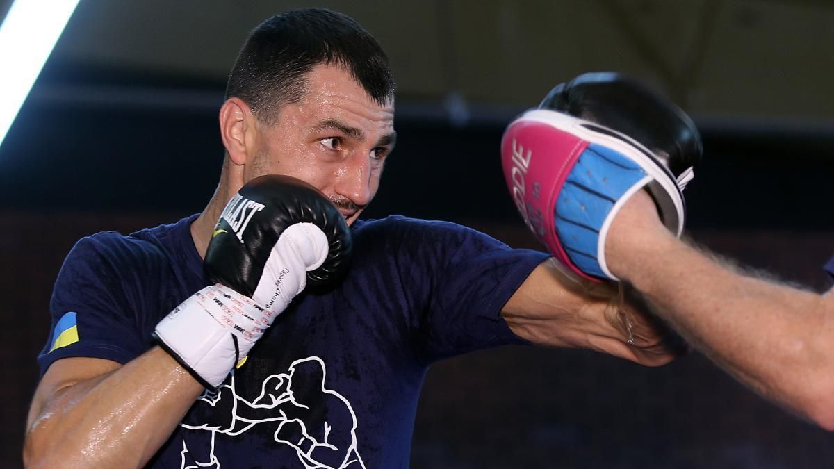 Чемпіонський бій українця перенесуть у США через коронавірус
