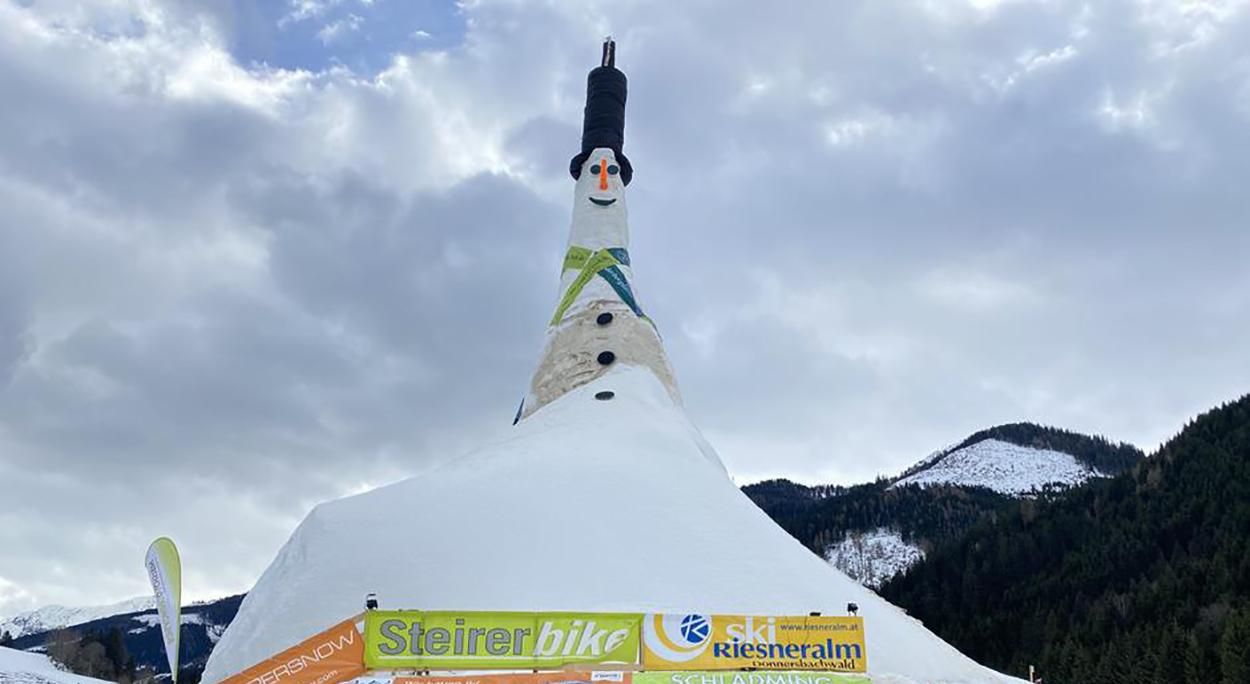 Найвищого у світі сніговика зліпили в Австрії: неймовірні фото Найвищого у світі сніговика зліпили в Австрії: неймовірні фото