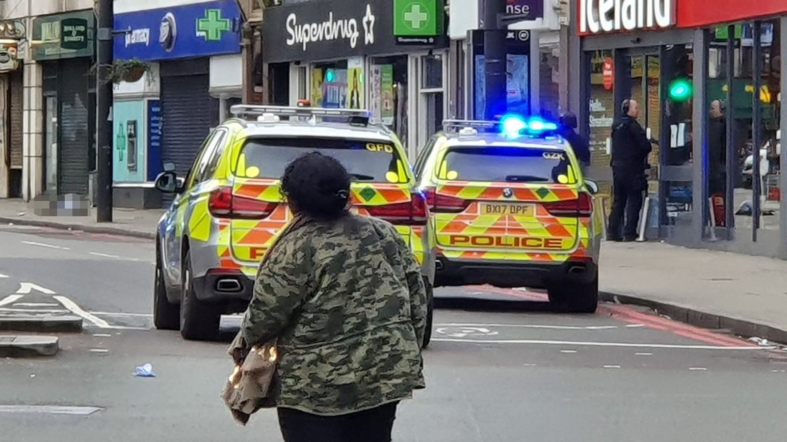 Невідомий порізав перехожих у Лондоні: нападника застрелила поліція – відео, фото Невідомий порізав перехожих у Лондоні: нападника застрелила поліція – відео, фото