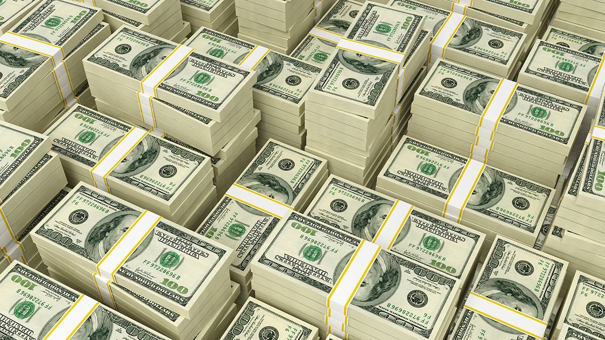 НБУ продал более 143 миллиона долларов из валютных резервов: что это означает
