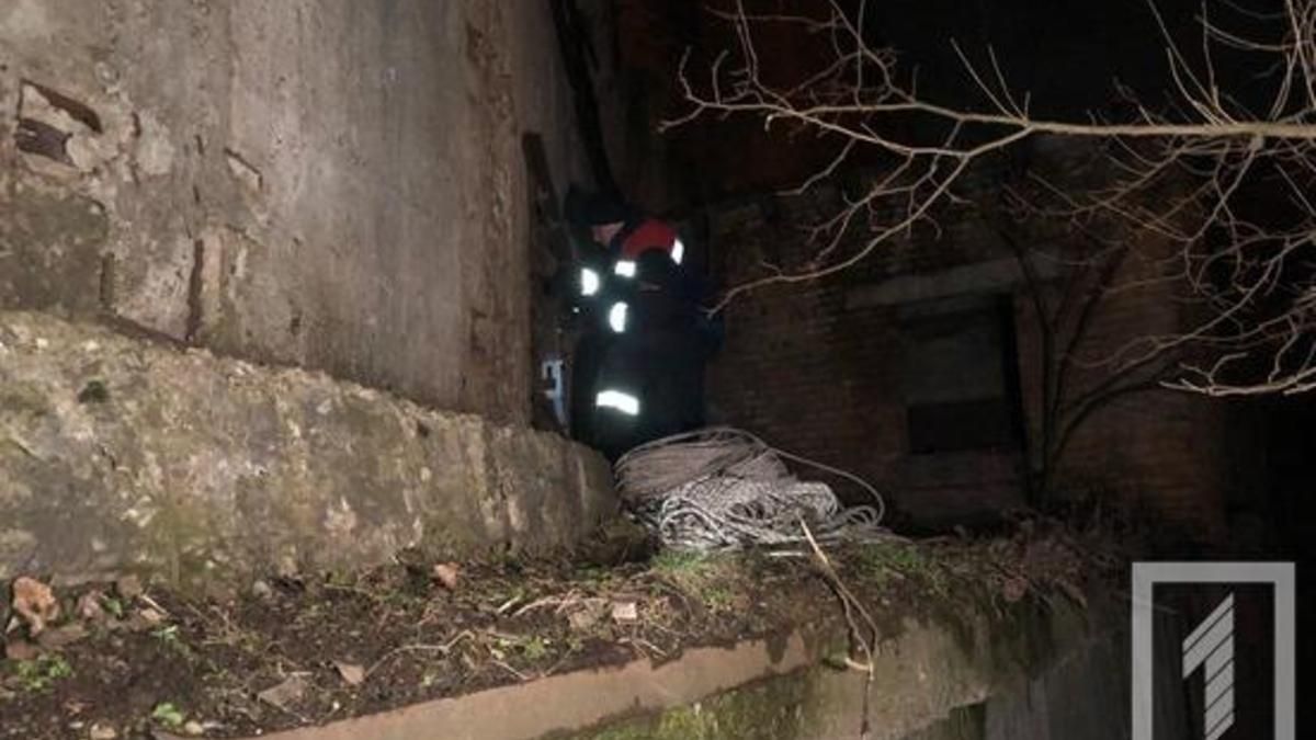 Двоє блогерів впали в шахту, намагаючись зняти відео