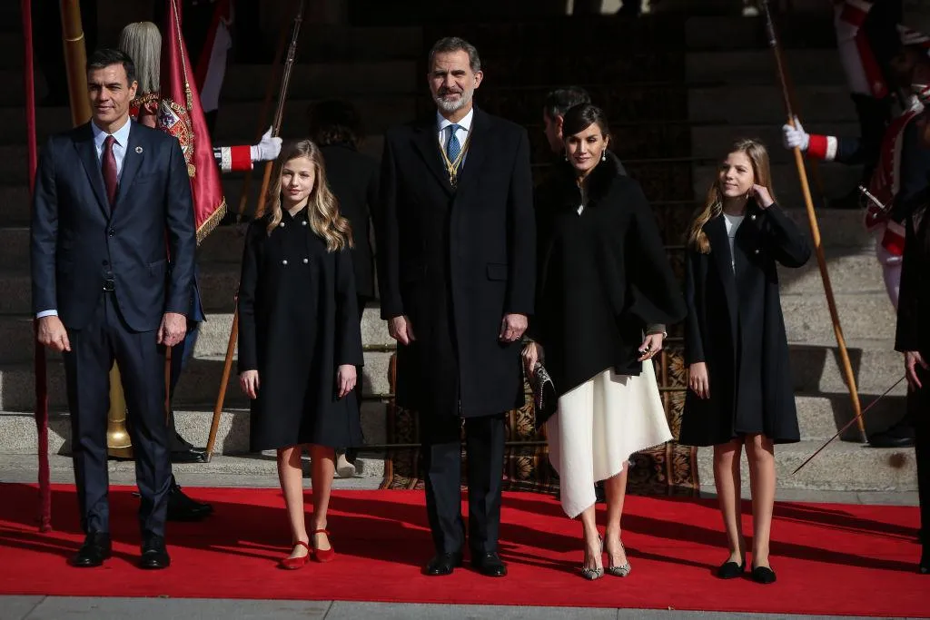 Король та королева Іспанії з доньками Король та королева Іспанії з доньками