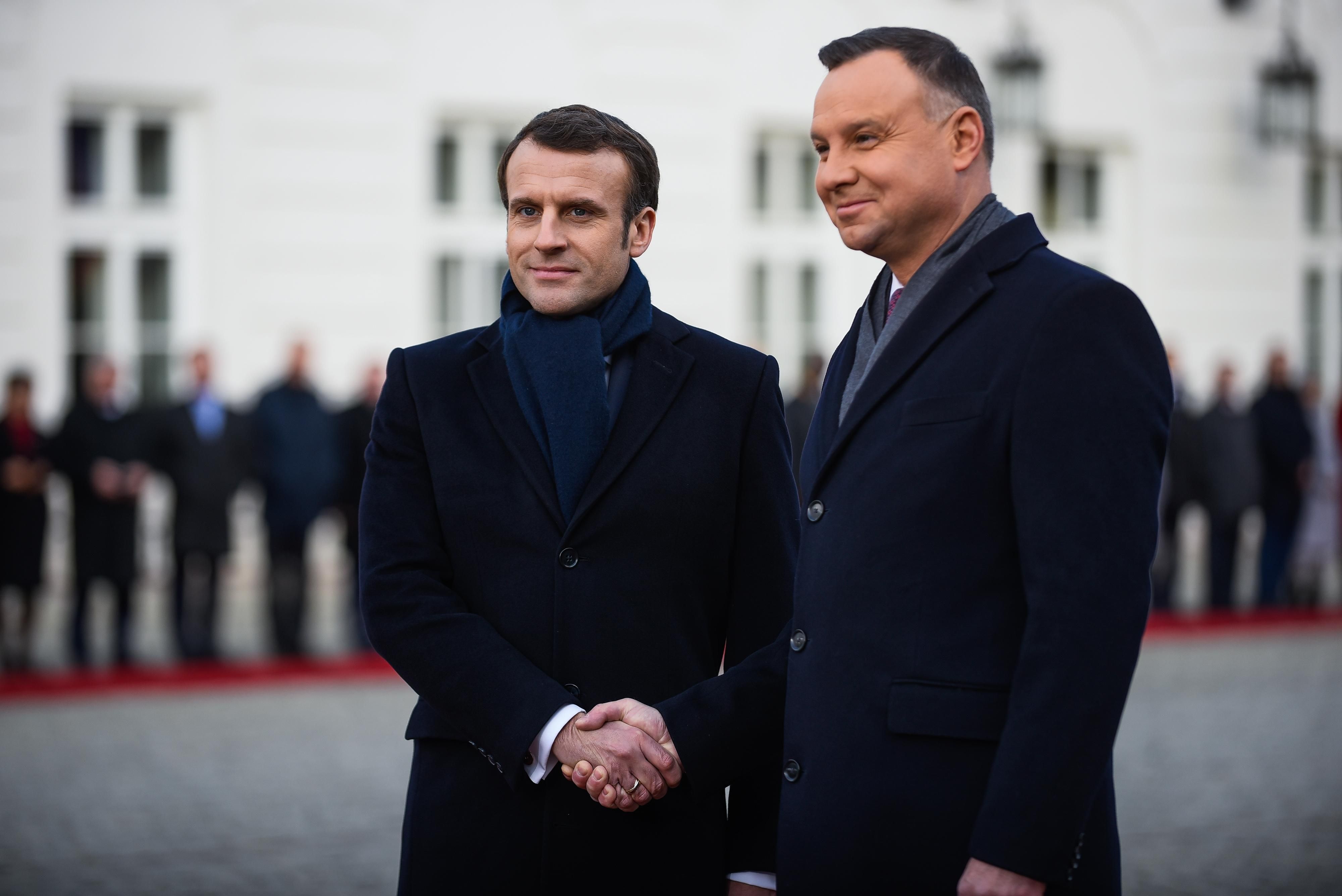 У Макрона в Польше сломался лимузин: фото У Макрона в Польше сломался лимузин: фото