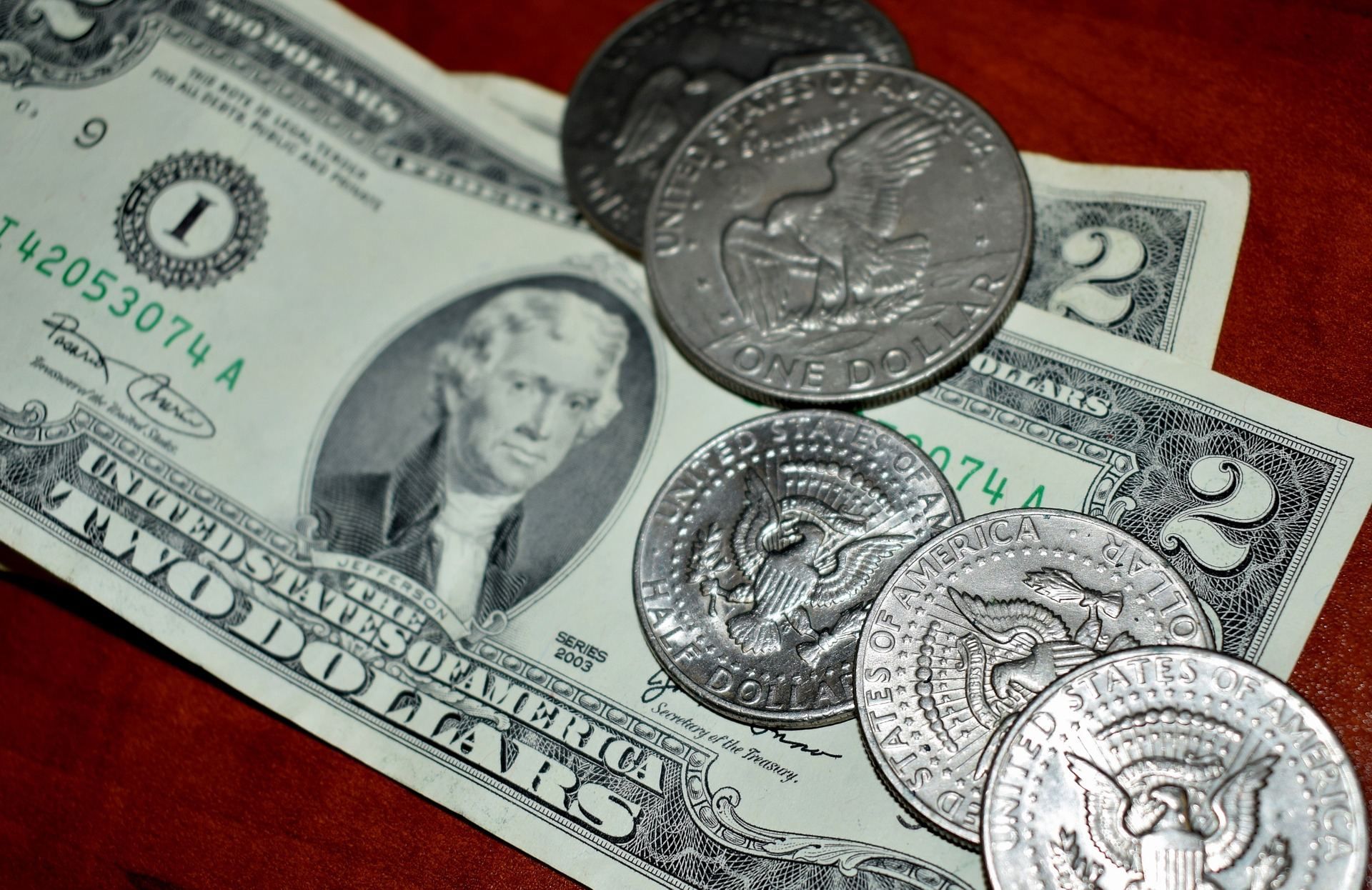 Старі долари – обмін купюр, як міняти та чи впливає на курс