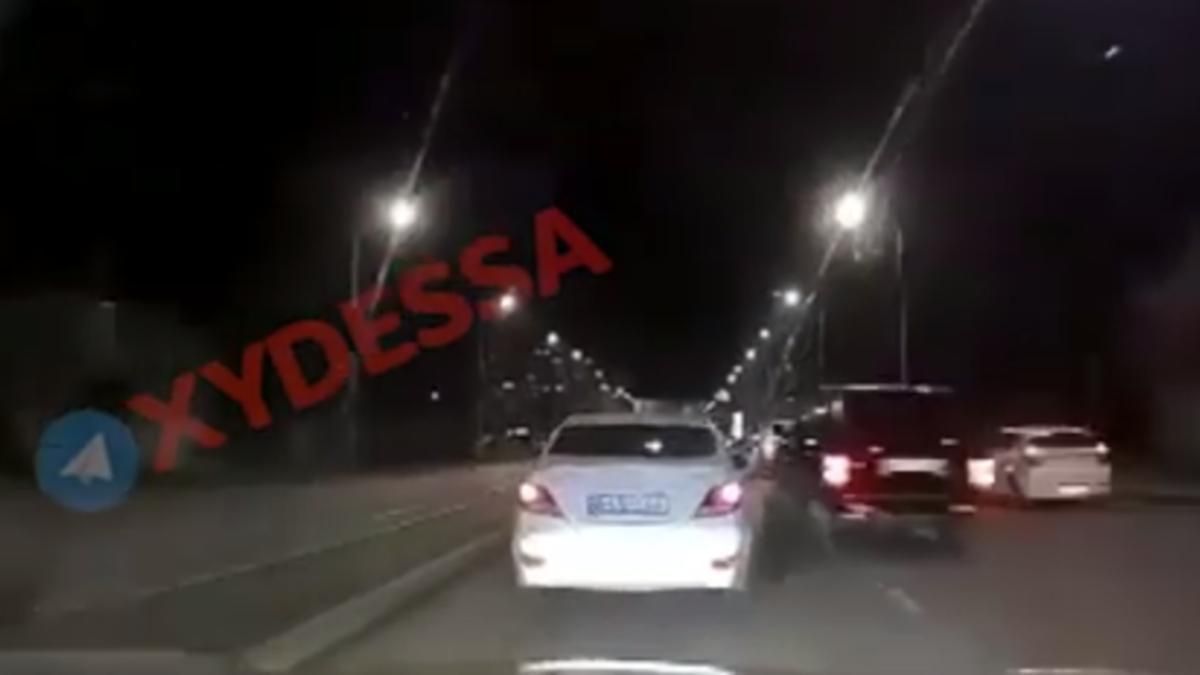 В Одессе джип со спецсигналами и выстрелами "летал" по городу – видео