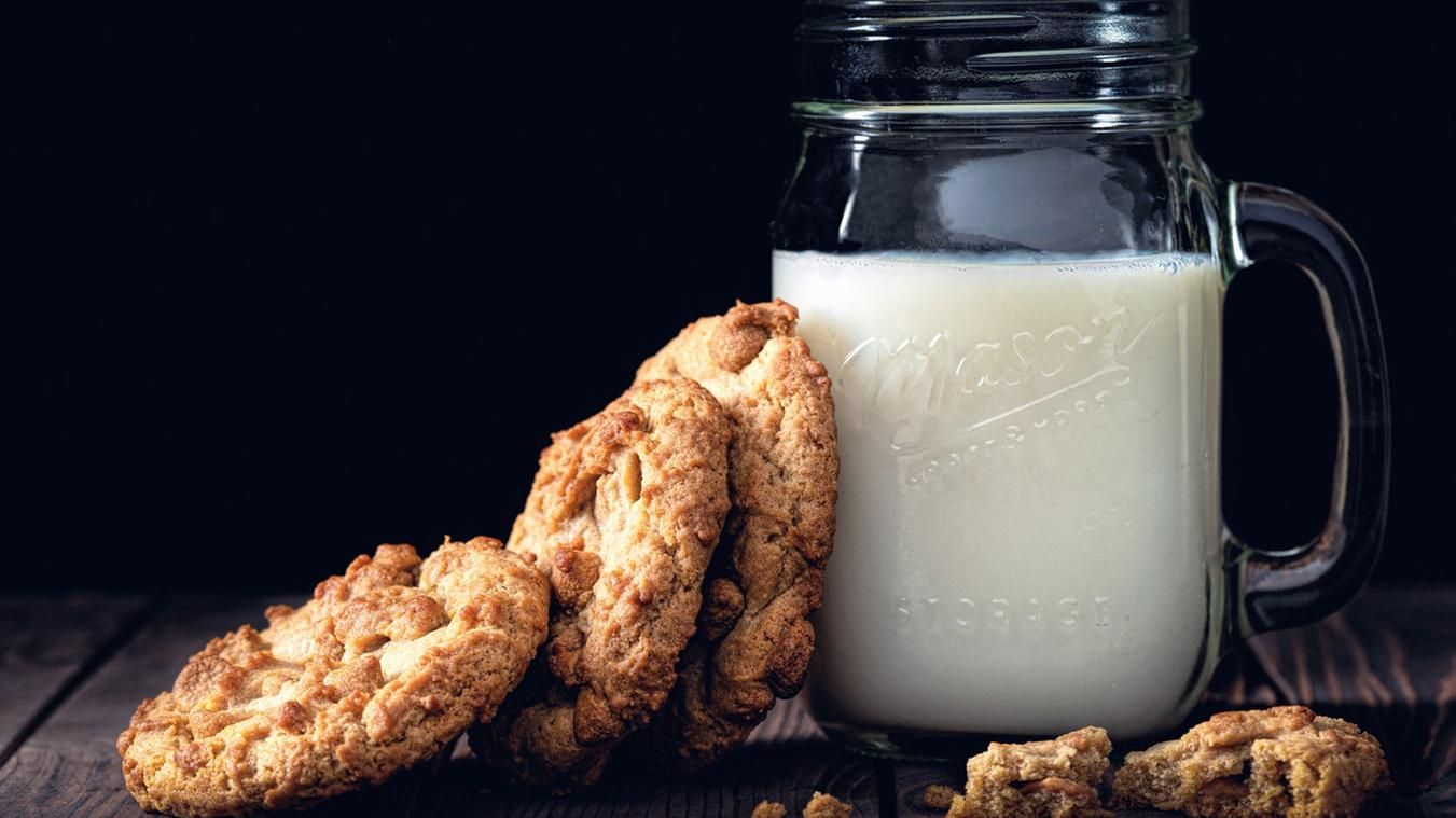 В українських школах планують відновити програму "склянка молока" В українських школах планують відновити програму "склянка молока"