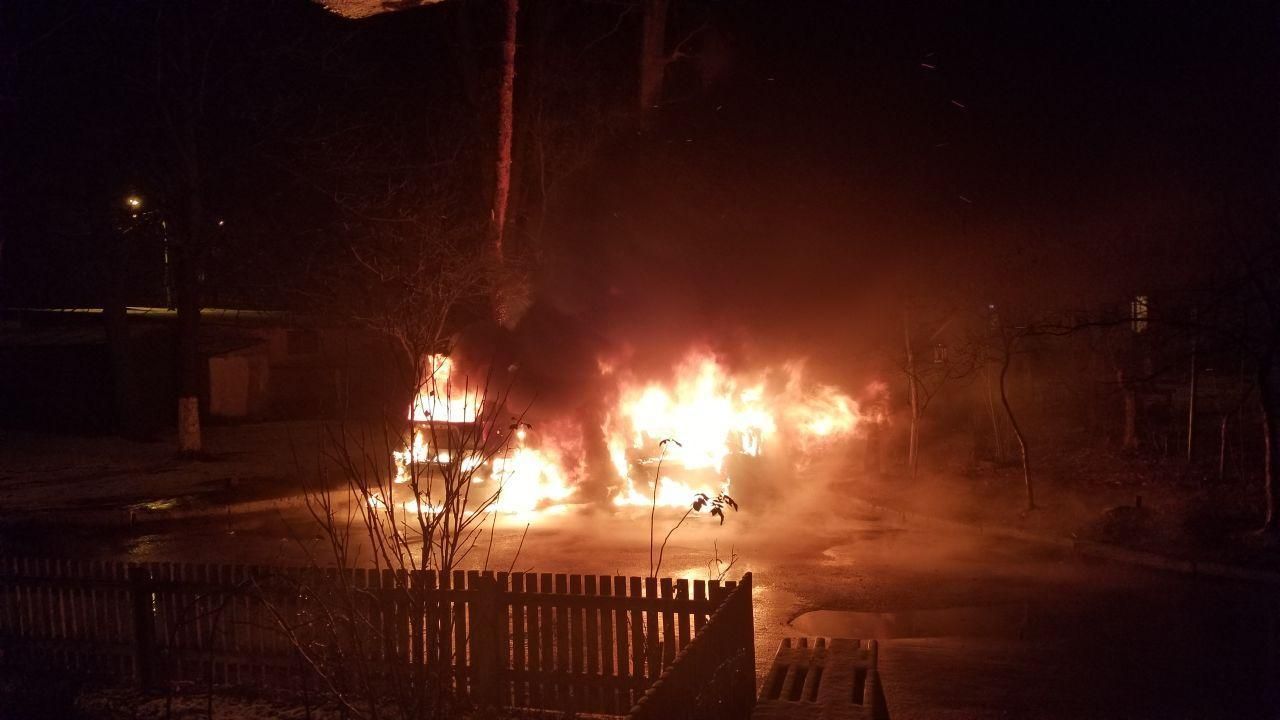 Під Києвом спалили авто депутата Слюсаренка: що відомо – фото, відео 
