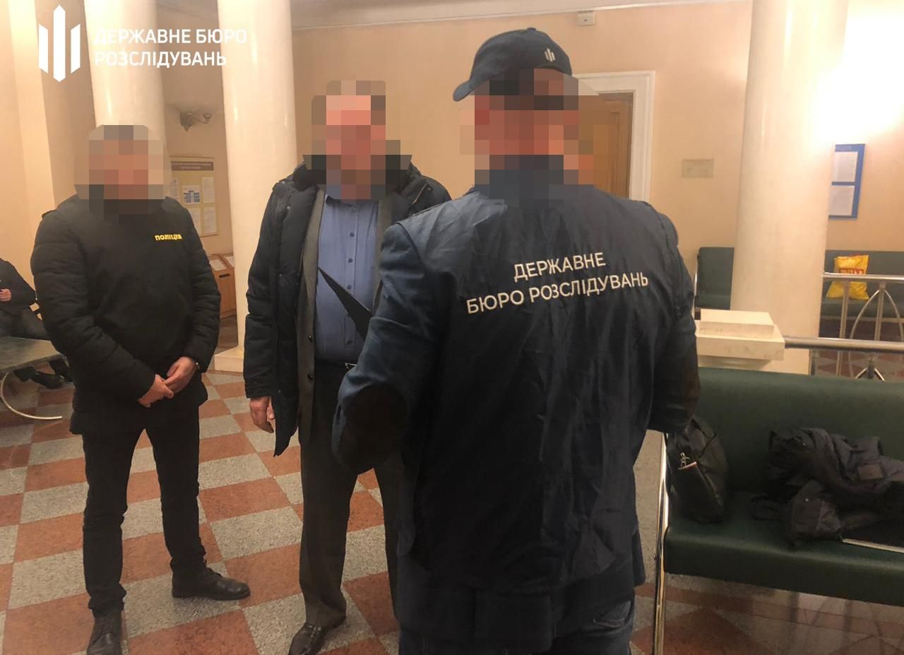 Відоме ім'я чиновника Кабміну, якого затримали на хабарі у 2 мільйони гривень Відоме ім'я чиновника Кабміну, якого затримали на хабарі у 2 мільйони гривень