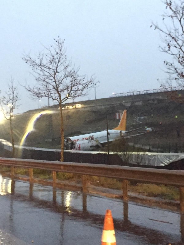 аварія літака в аеропорту Стамбула