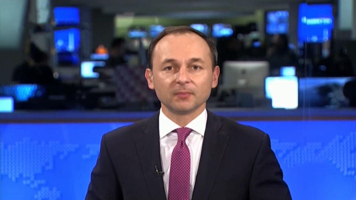 Голос Америки: Скандал после речи Трампа – президент показательно не пожал руку Нэнси Пелоси