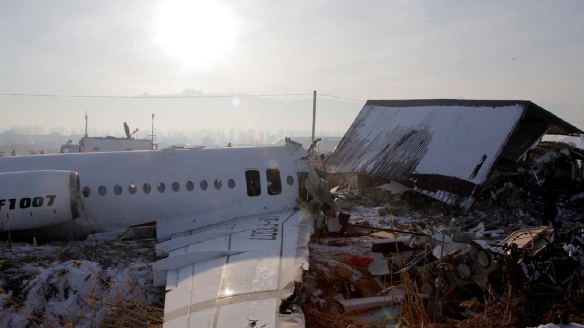 Українці, які постраждали в авіакатастрофі біля Алмати, вже вдома