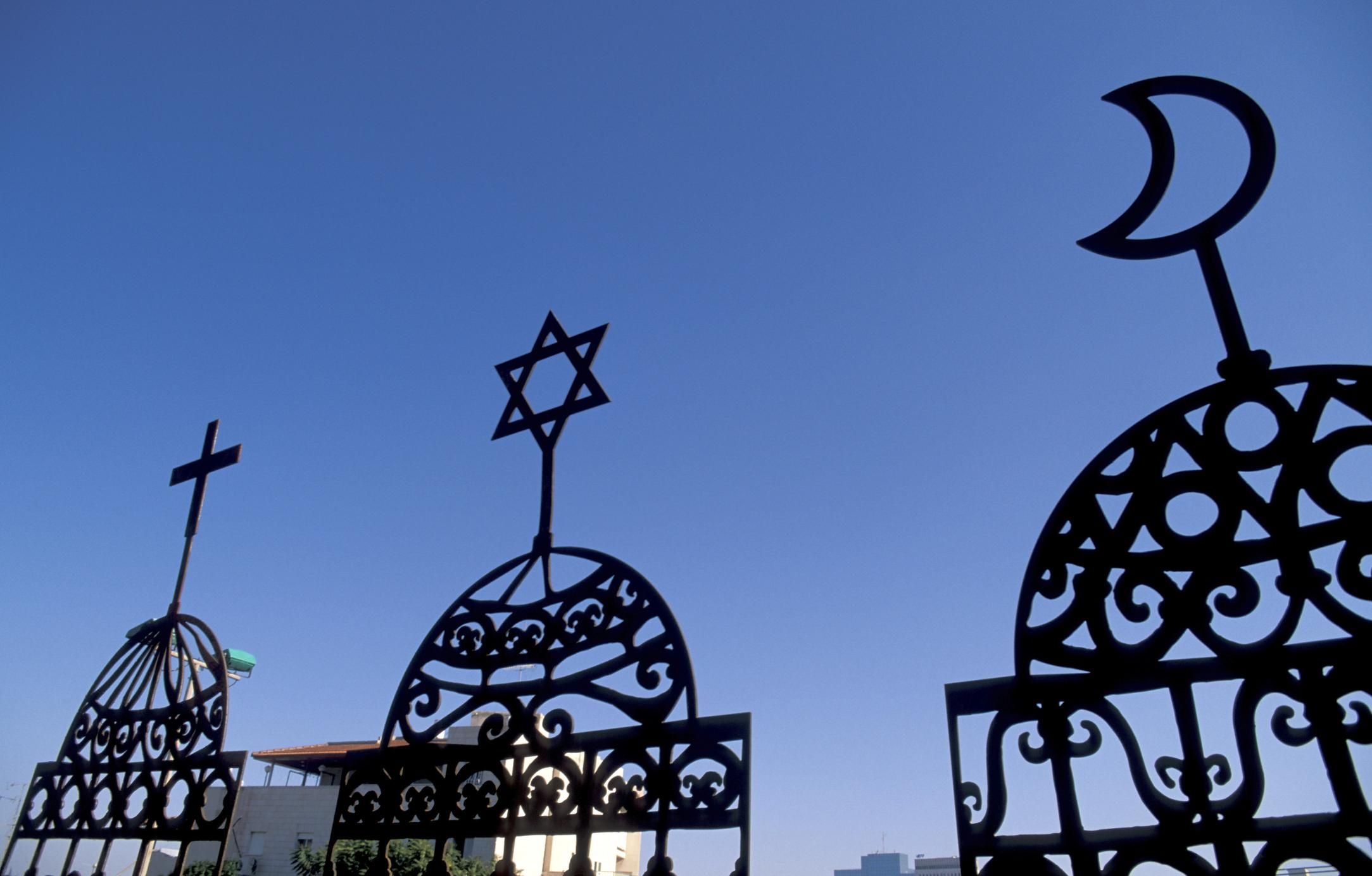 До якого віросповідання відносять себе українці: опитування До якого віросповідання відносять себе українці: опитування