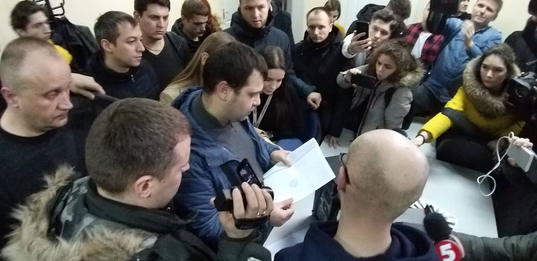 Після обшуків журналісти 1+1 просять у Зеленського захисту Після обшуків журналісти 1+1 просять у Зеленського захисту