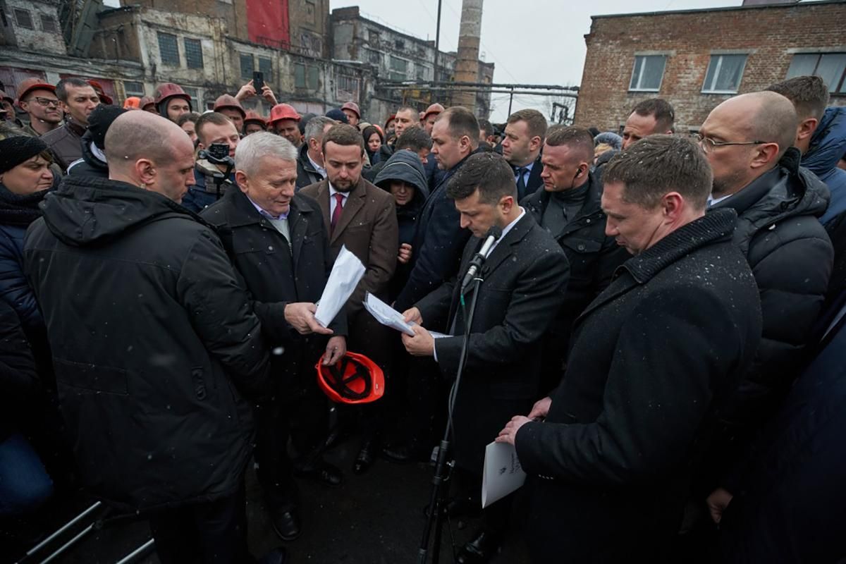 Зеленський на Львівщині поспілкувався з шахтарями: що він їм пообіцяв Зеленський на Львівщині поспілкувався з шахтарями: що він їм пообіцяв