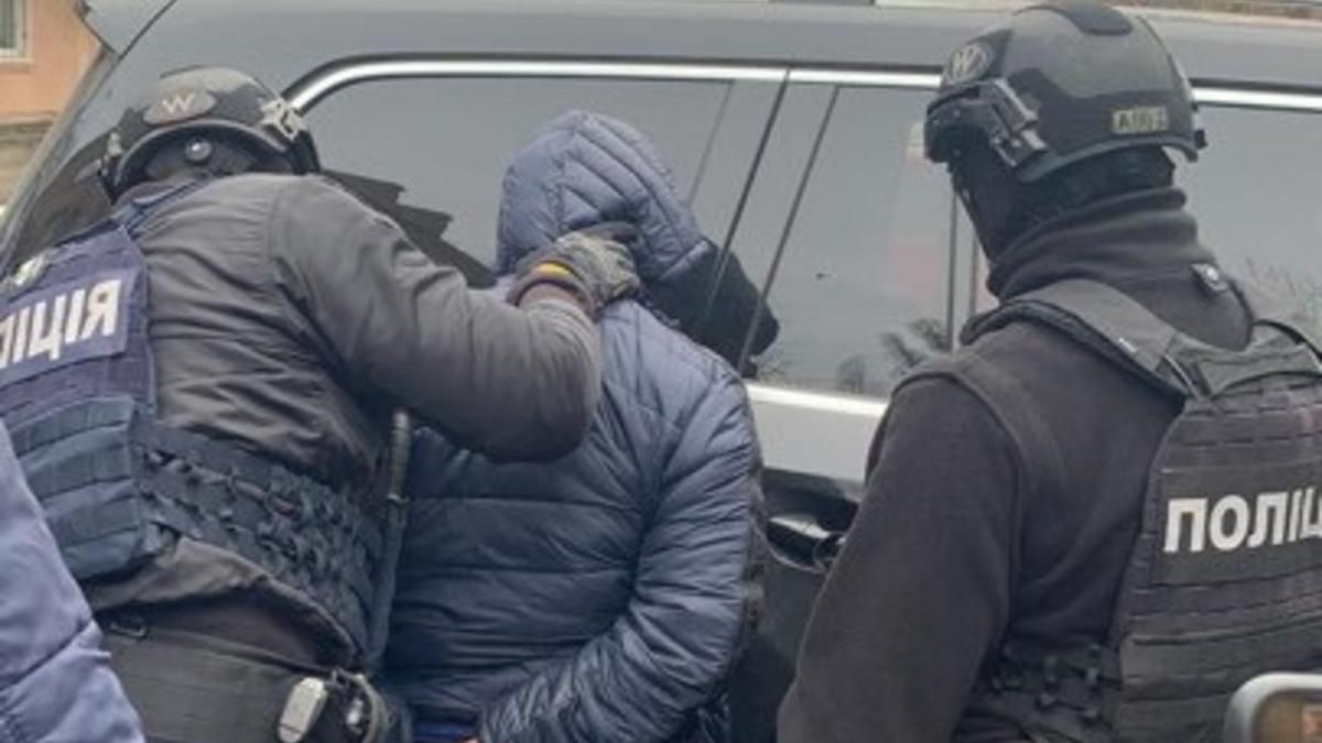 Чоловік намагався продати 10 кілограмів ртуті в Києві Чоловік намагався продати 10 кілограмів ртуті в Києві