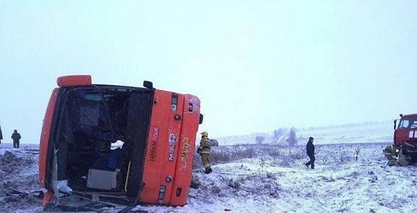 На оккупированном Донбассе по пути в Крым перевернулся автобус: есть погибшие – видео На оккупированном Донбассе по пути в Крым перевернулся автобус: есть погибшие – видео