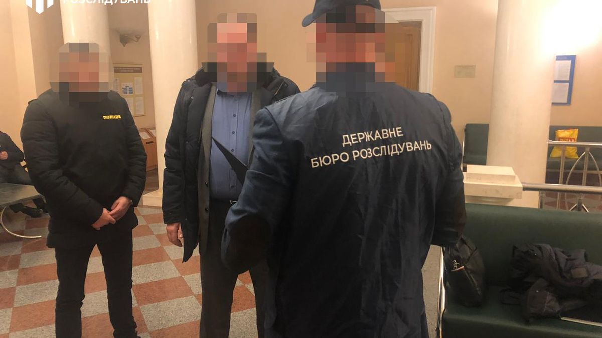 Чиновника-хабарника секретаріату Кабміну заарештували: що йому загрожує Чиновника-хабарника секретаріату Кабміну заарештували: що йому загрожує