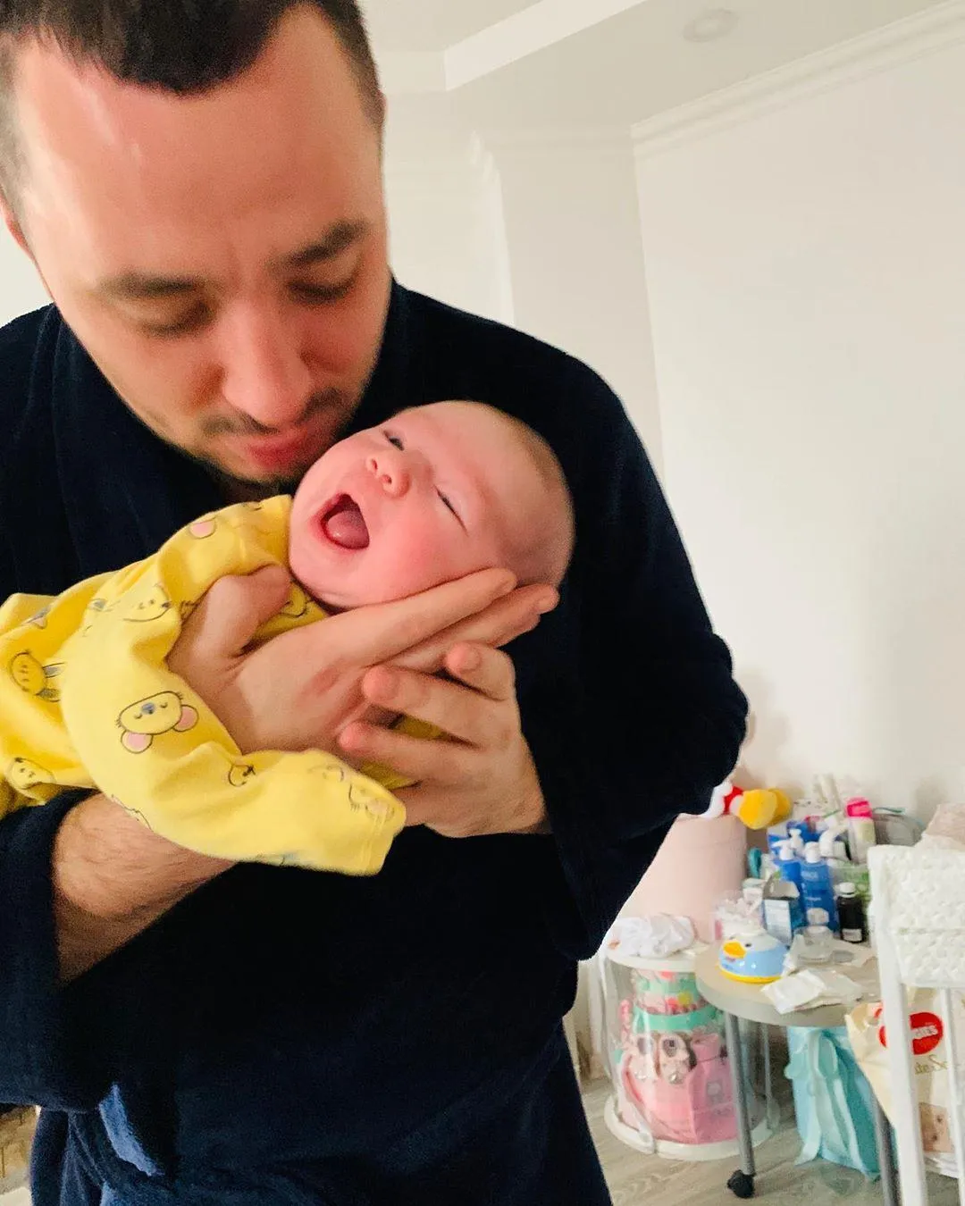 Чоловік Наталки Карпи та їхня донька Злата Чоловік Наталки Карпи та їхня донька Злата