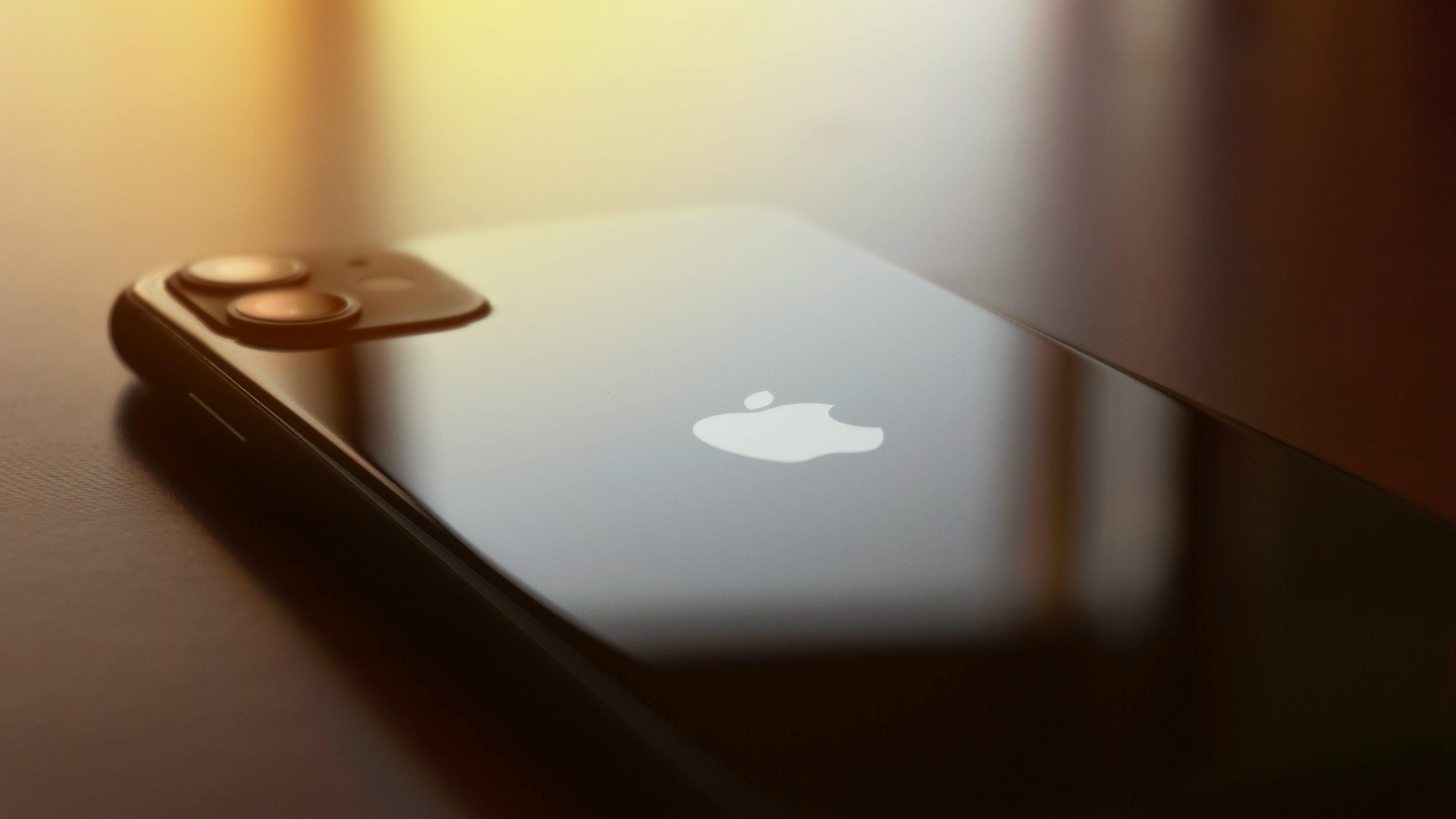 Apple iPhone 11 режим ночной съемки – смотреть видео