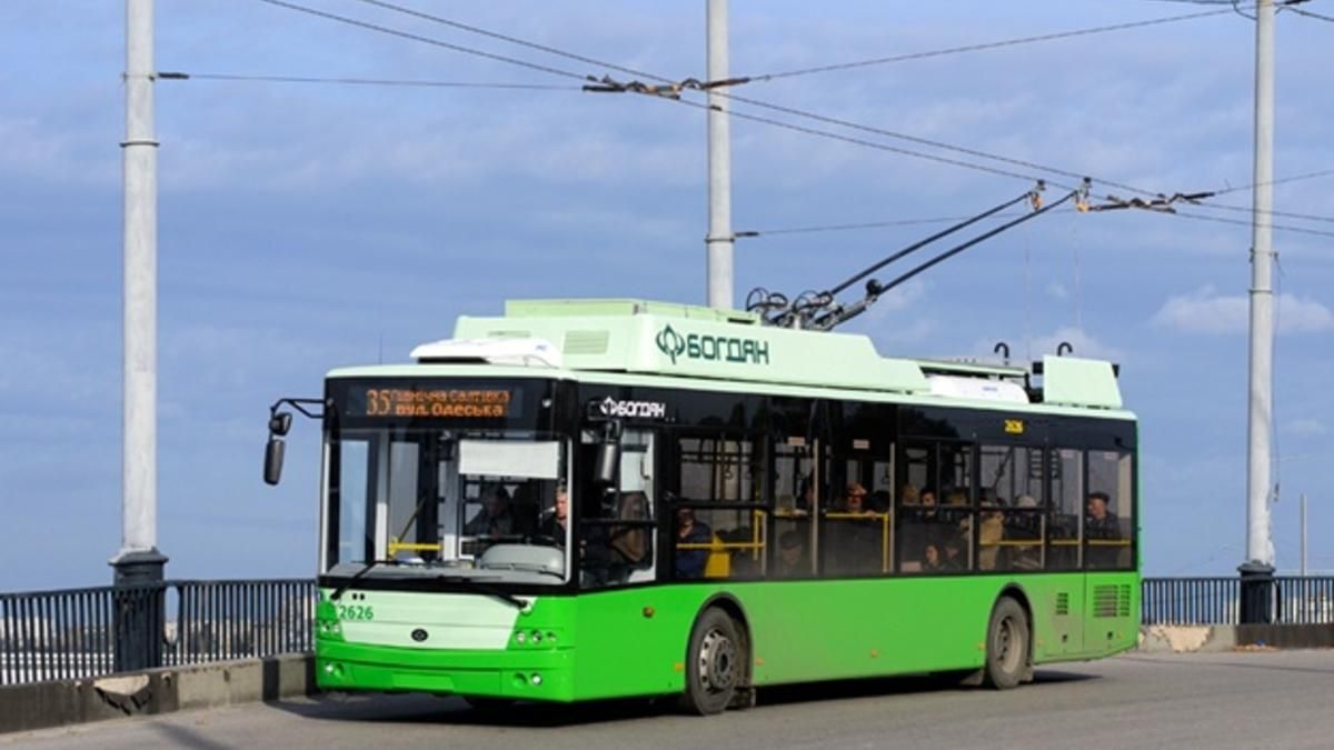 В харьковском троллейбусе произошла жестокая драка – видео - Новости  Харькова - Харьков