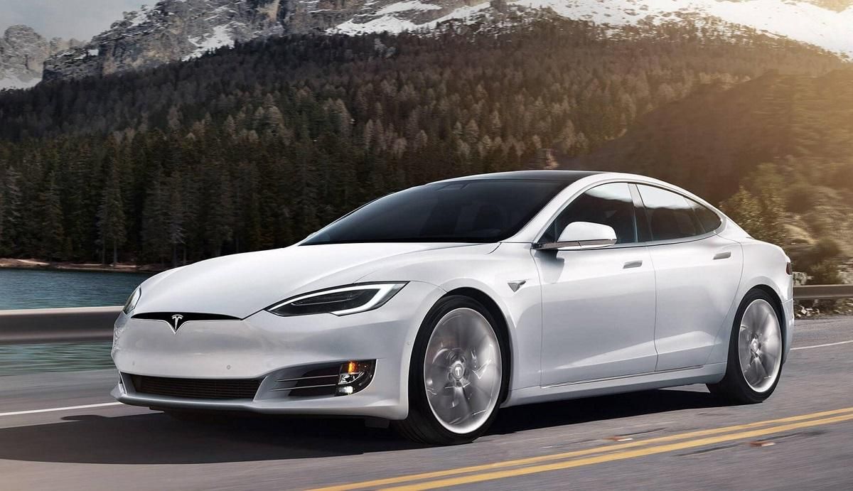 Tesla позбавила електромобіль Model S частини функцій при зміні власника
