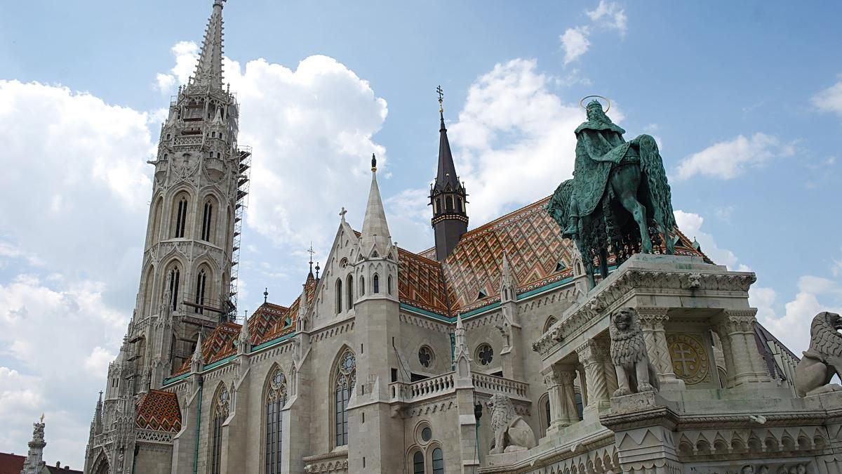 Внутри церкви в Будапеште создали детскую игровую комнату – фото