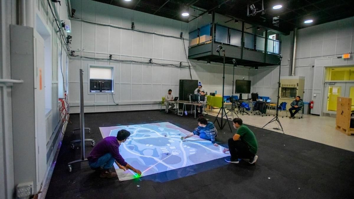 Американские геймеры учат искусственный интеллект управлять роем военных роботов Американские геймеры учат искусственный интеллект управлять роем военных роботов