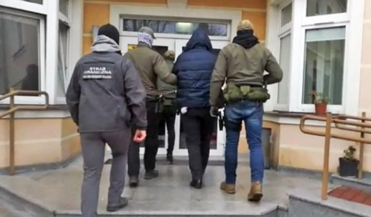 Незаконная схема легализации иностранцев в Польше: задержали двух украинцев