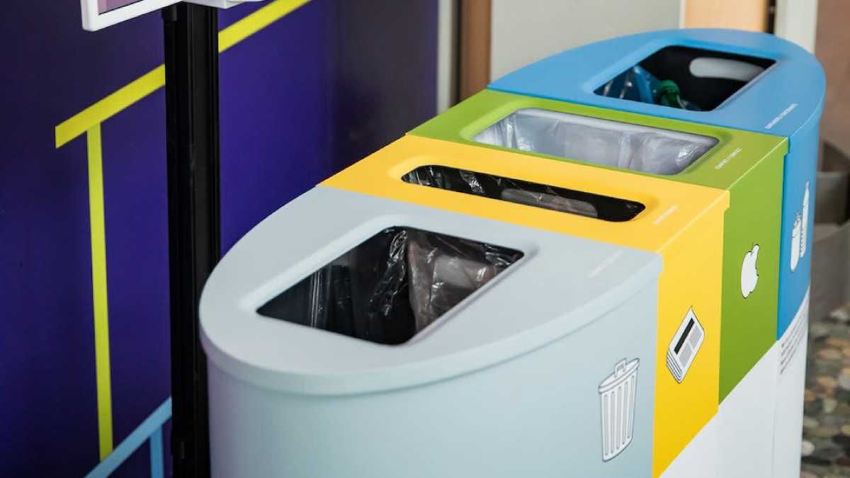 Розробили розумні смітники, які сваряться через неправильне сортування Розробили розумні смітники, які сваряться через неправильне сортування