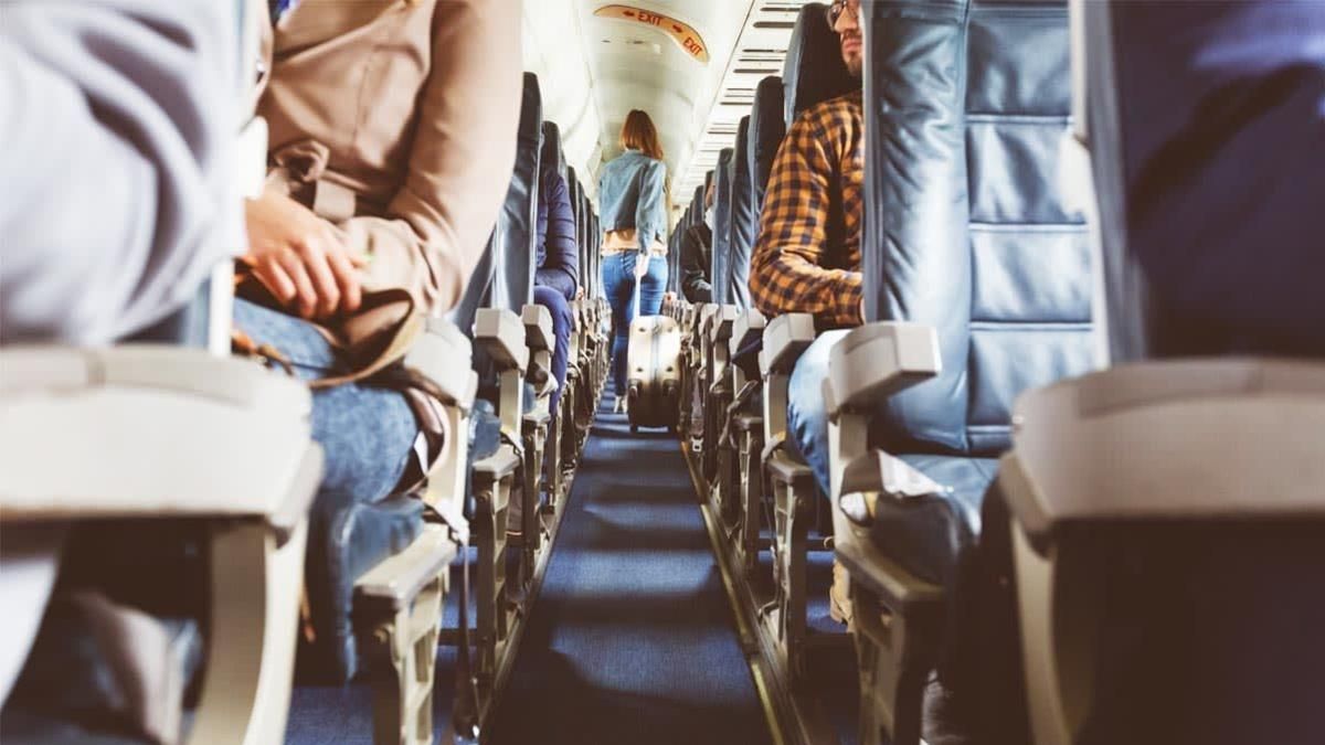 У Львові люди побили п’яного пасажира літака – відео У Львові люди побили п’яного пасажира літака – відео