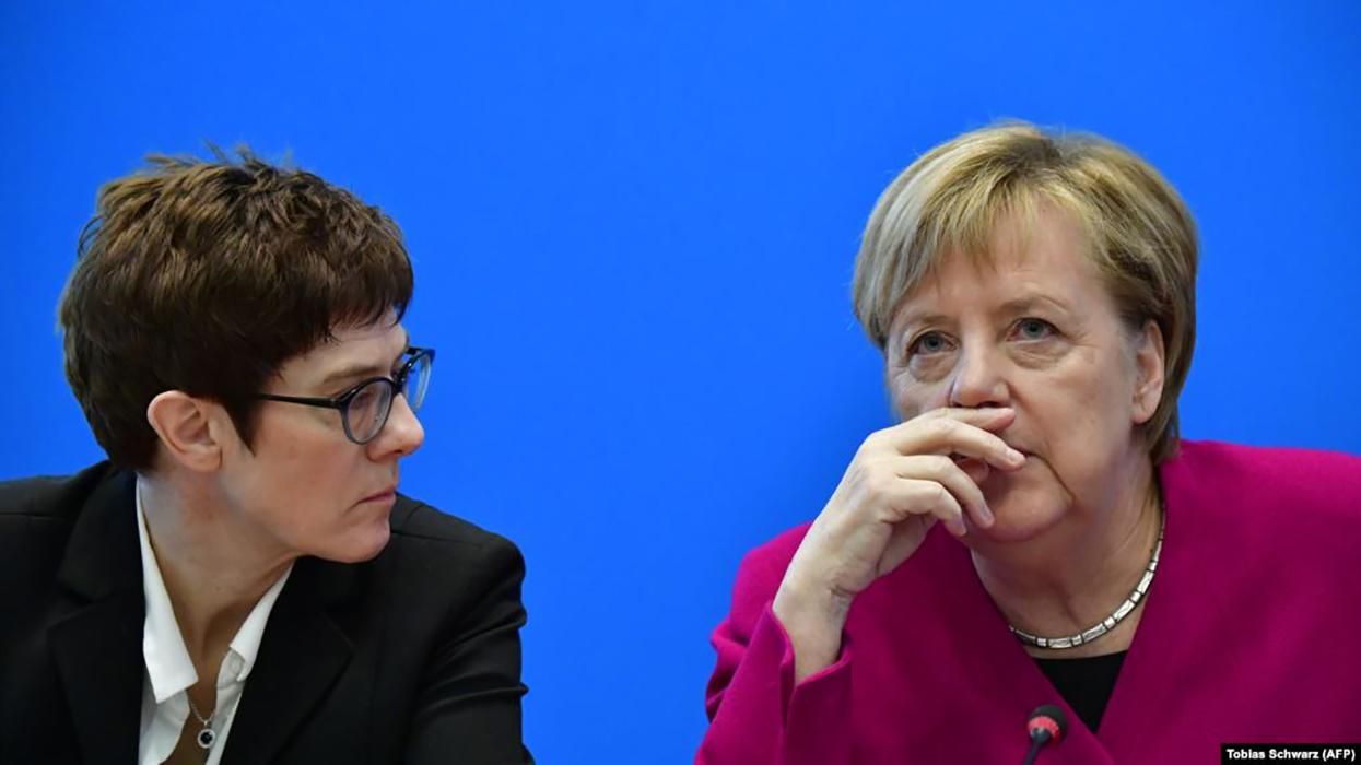 Скандал у Німеччині: наступниця Меркель відмовилася бути канцлеркою і пішла з партії