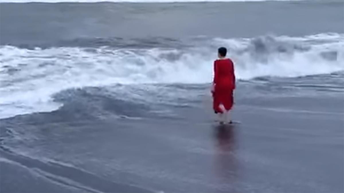 Ніхто не знає, навіщо: Савченко скупалася в Північному льодовитому океані – відео Ніхто не знає, навіщо: Савченко скупалася в Північному льодовитому океані – відео