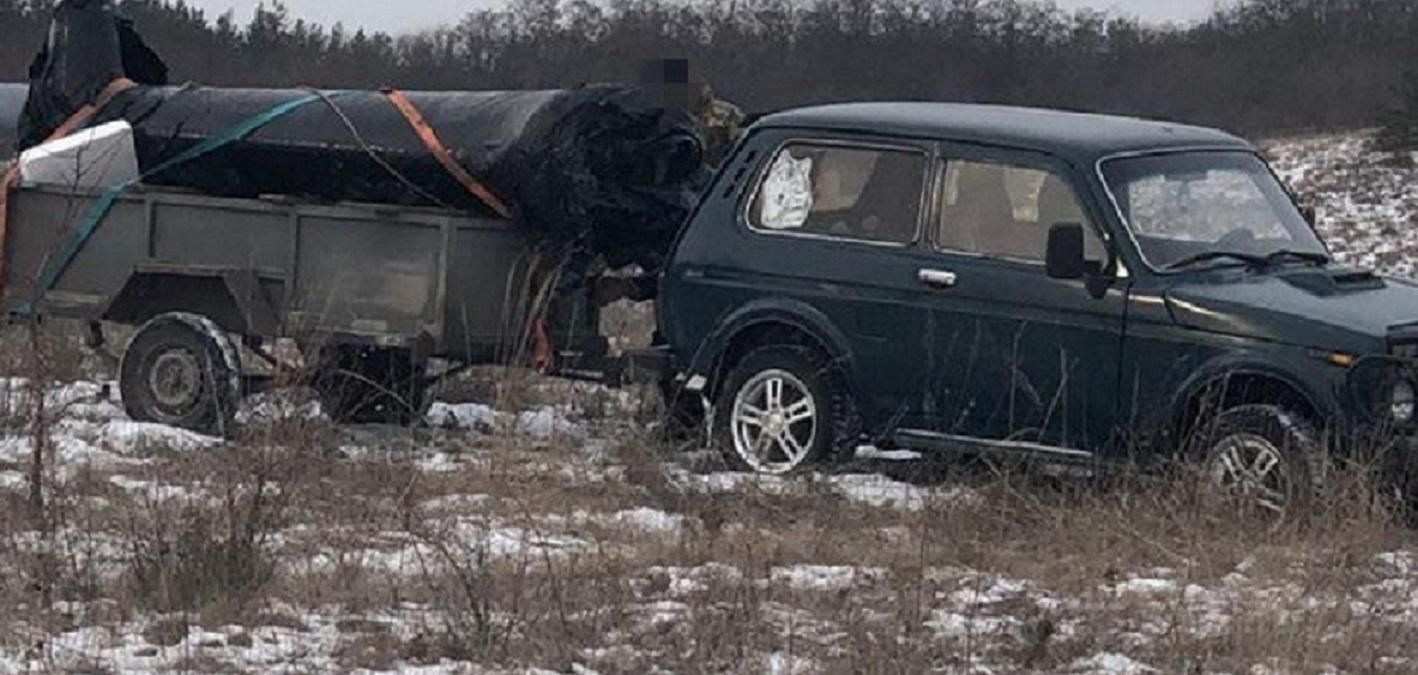 Чоловік намагався перевезти до Росії частину військового гелікоптера: фото Чоловік намагався перевезти до Росії частину військового гелікоптера: фото