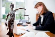 Адвокат зі Сум зізналась у телефонних "замінуваннях" судів