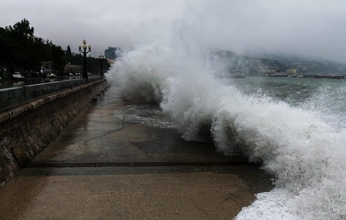 У берегов оккупированной Ялты затонула яхта: фото У берегов оккупированной Ялты затонула яхта: фото
