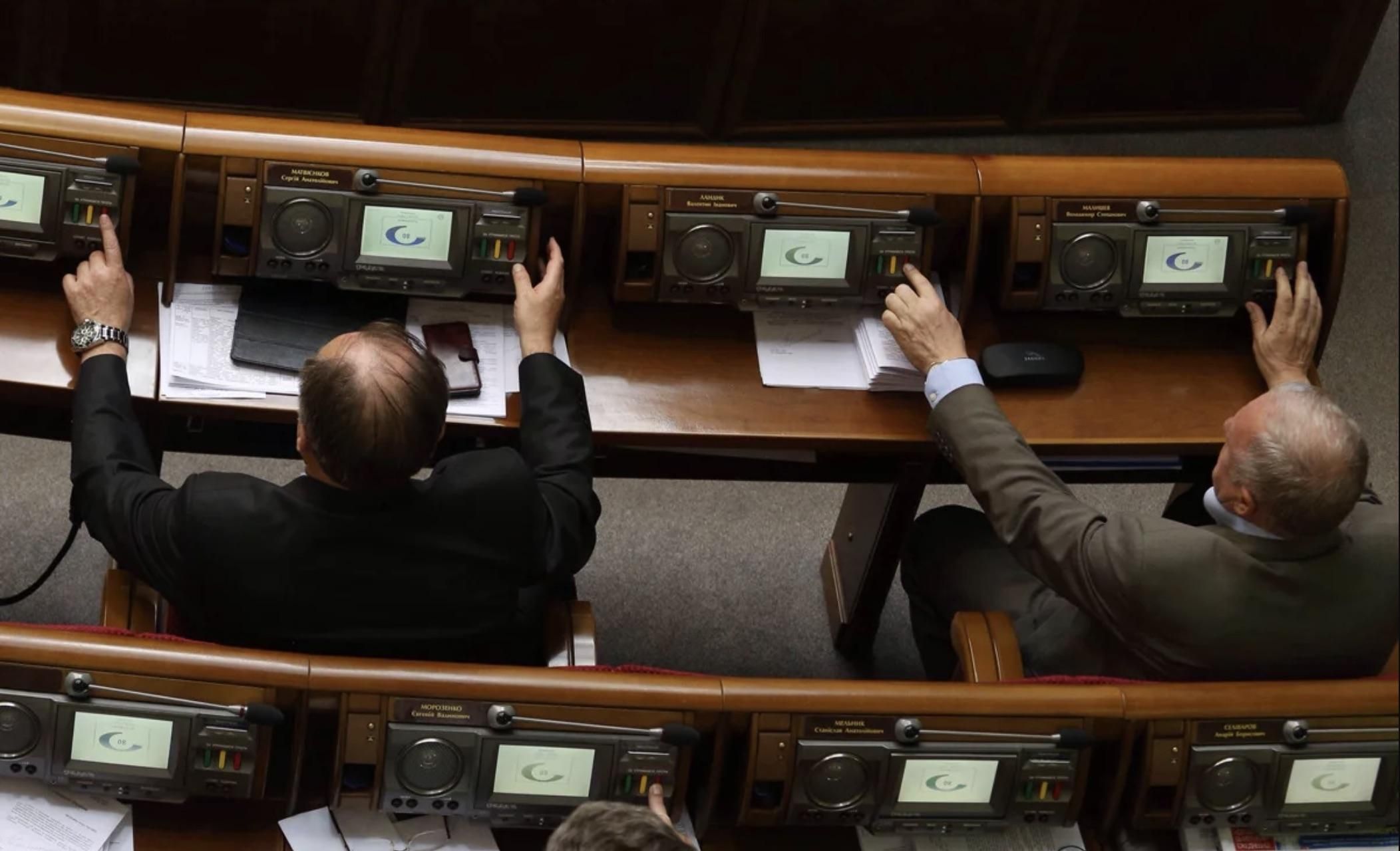 Нардепи протестували сенсорну кнопку у міськраді: результати Нардепи протестували сенсорну кнопку у міськраді: результати