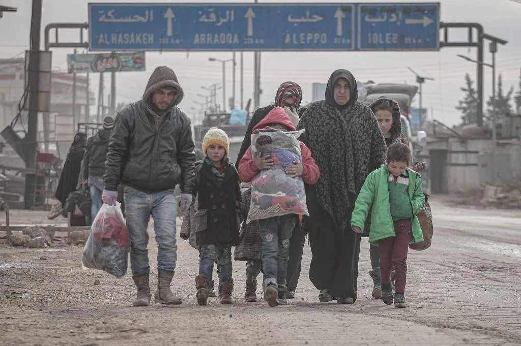війна в Сирії фото 2020 мирні жителі біженці покидають свої домівки після авіаударів