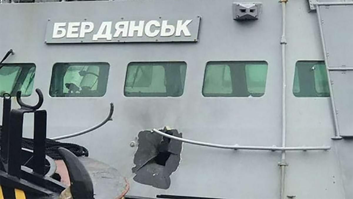 Агресія Кремля біля Керченської протоки: Росія обстріляла "Бердянськ" з вертольота   