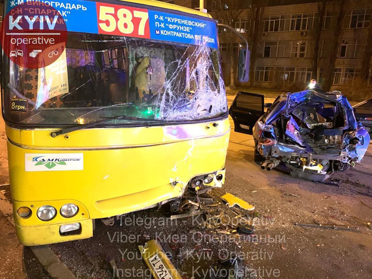 П'яний водій на Audi врізався у маршрутку у Києві: є постраждалі, – фото, відео