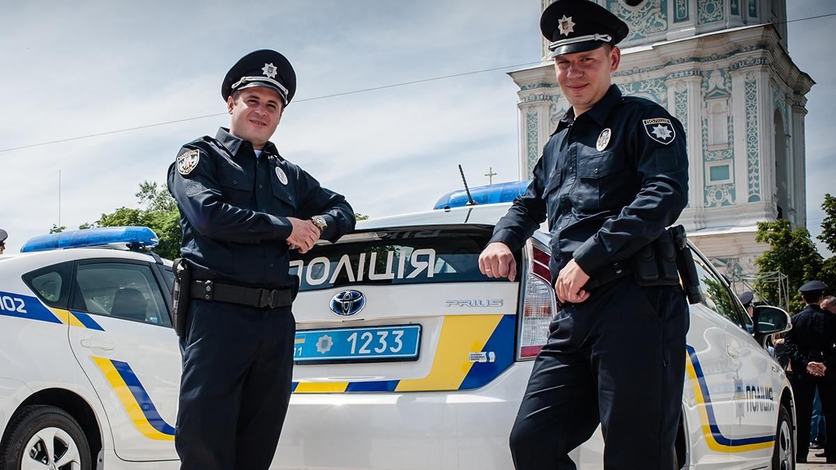 Внимание! Спецсигнал: полицейские проверили, пропускают ли водители служебные машины в Киеве