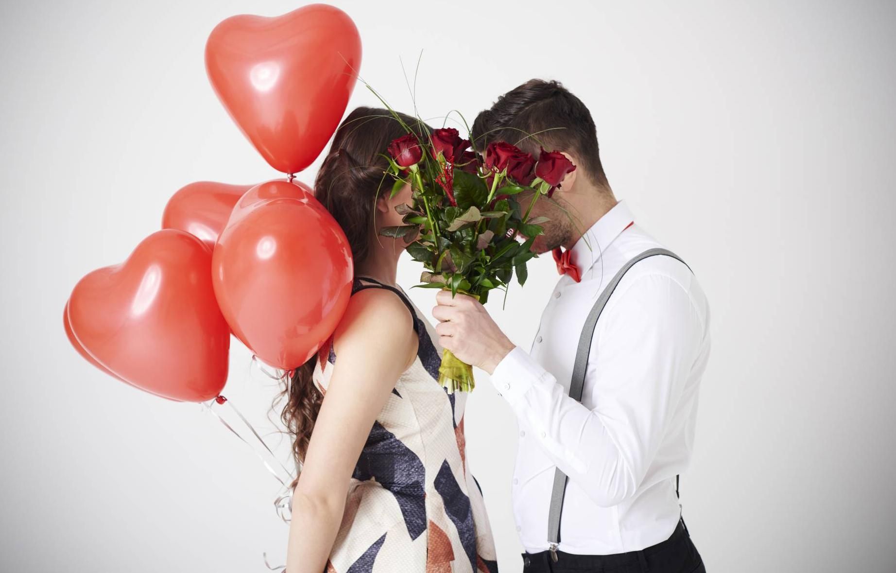 У День святого Валентина політики зворушливо привітали своїх коханих