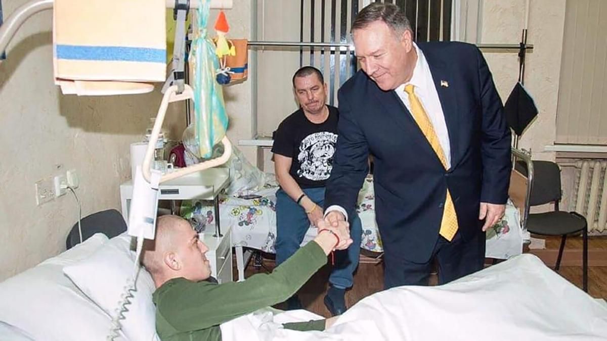 Помпео публично рассказал трогательную историю об украинском воине: детали Помпео публично рассказал трогательную историю об украинском воине: детали