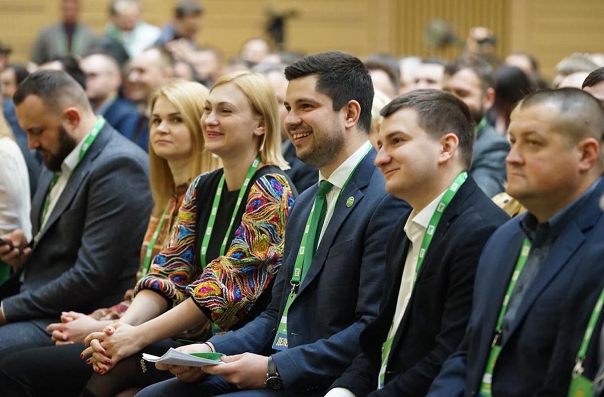 Слуга народу на з'їзді затвердила новий статут та принципи Слуга народу на з'їзді затвердила новий статут та принципи