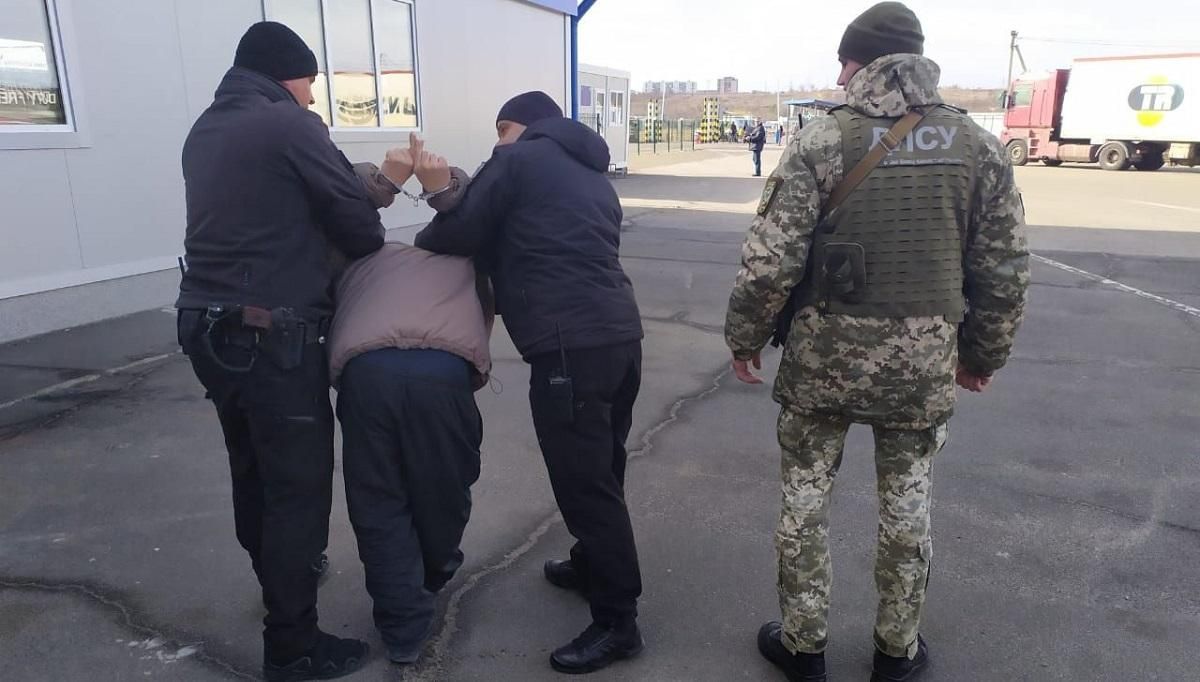 Любитель совка из Молдовы продолжает терроризировать украинских пограничников: детали и видео