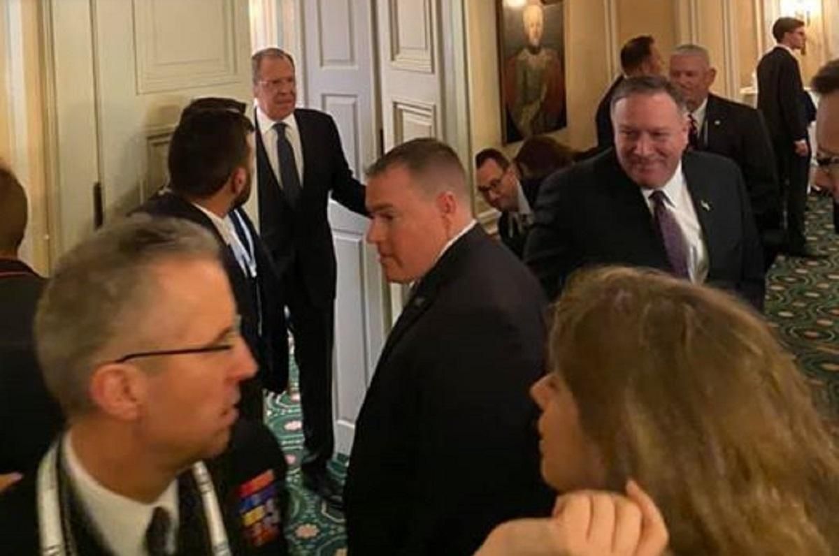 Помпео спілкувався з Лавровим і намагався приховати це, – ЗМІ Помпео спілкувався з Лавровим і намагався приховати це, – ЗМІ