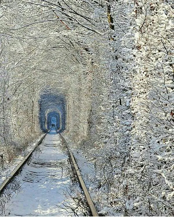 Тунель кохання взимку 