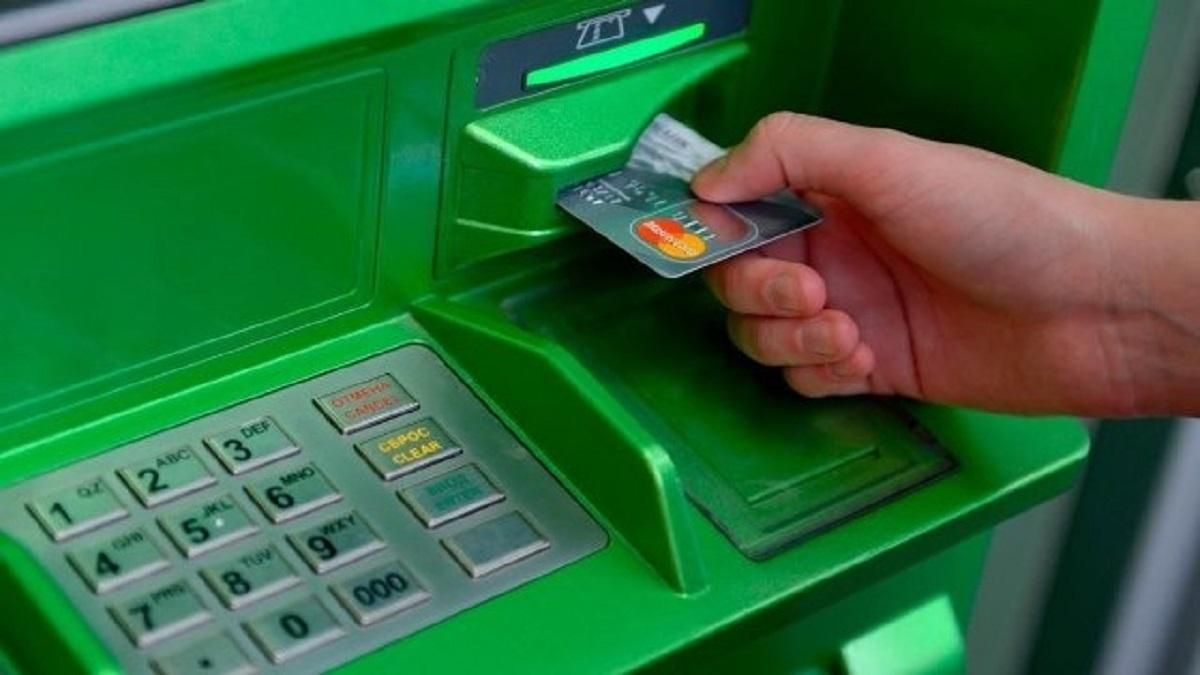 Шахраї вигадали новий метод шахрайства з банкоматами: деталі і фото